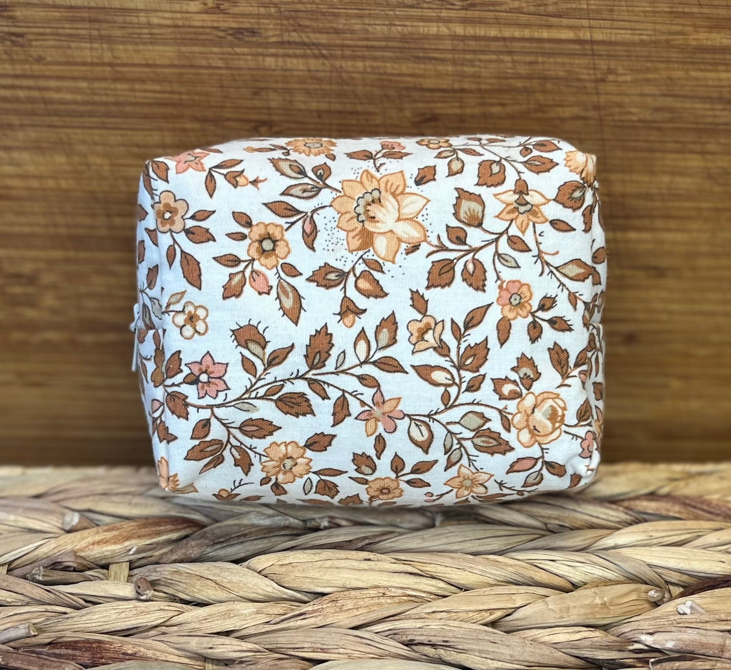 Tygväska liten, Bruna blommor