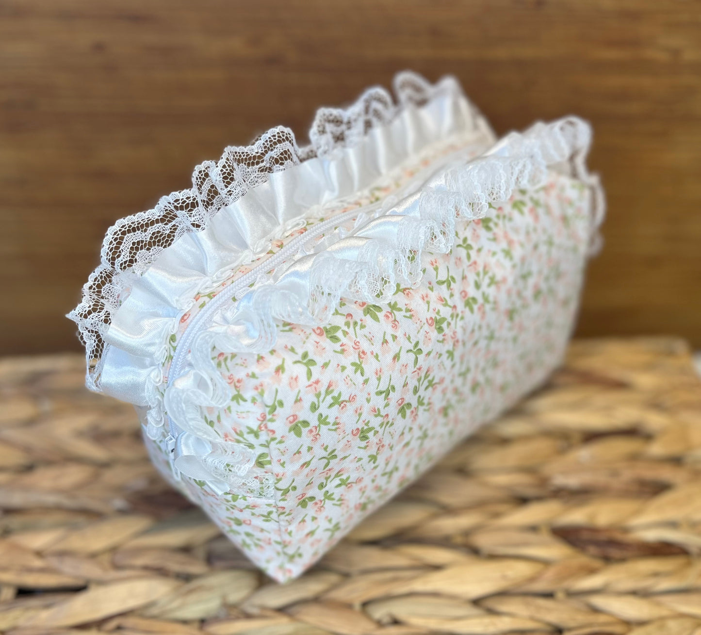 Tygväska, Småblommig med spets