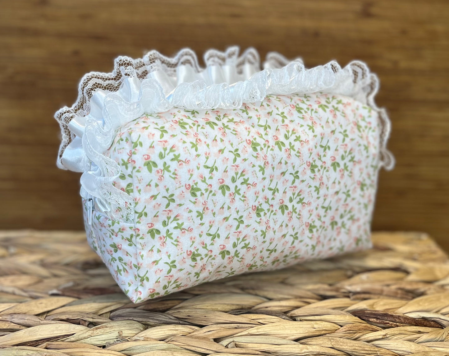 Tygväska, Småblommig med spets