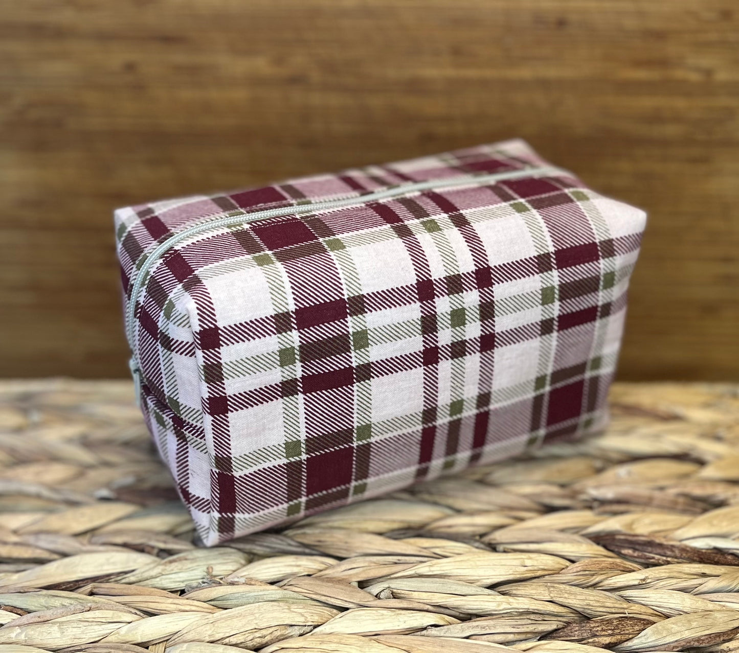 Tygväska, Rutig vinröd